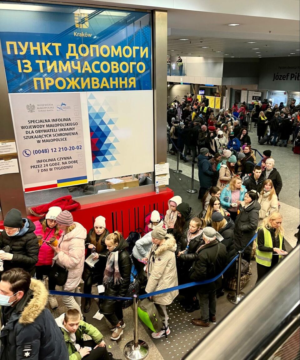 queue of Ukrainians trying to leave the country